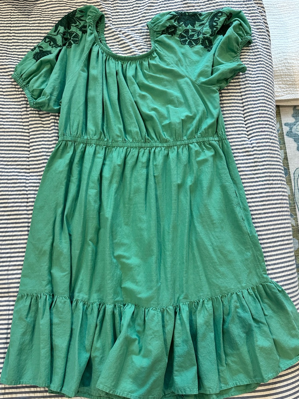 Knox Rose Green Embroidered Puff-Sleeve Dress